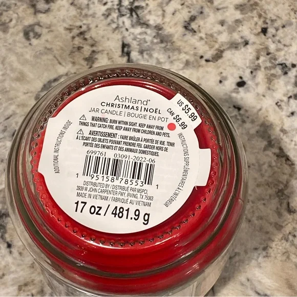 Mistletoe And Holly Candle - Picture 5 of 5